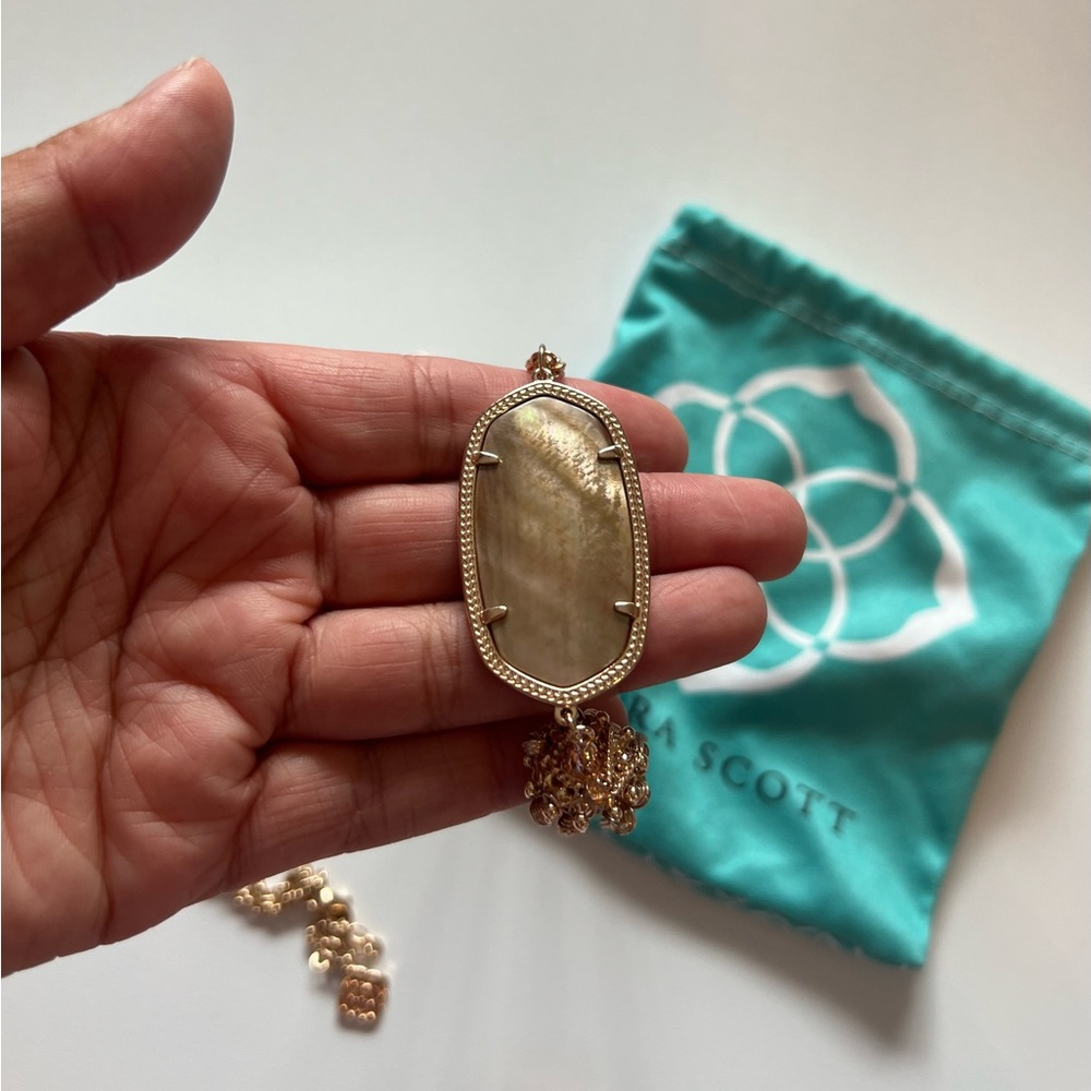 Gold Kendra Scott necklace